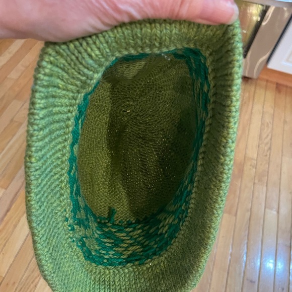 UNISEX Handcrafted knit bucket style stylish toque. Perfect for a guy or girl- - Picture 7 of 7